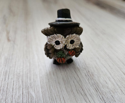 Pilgrim Owl with Pumpkins