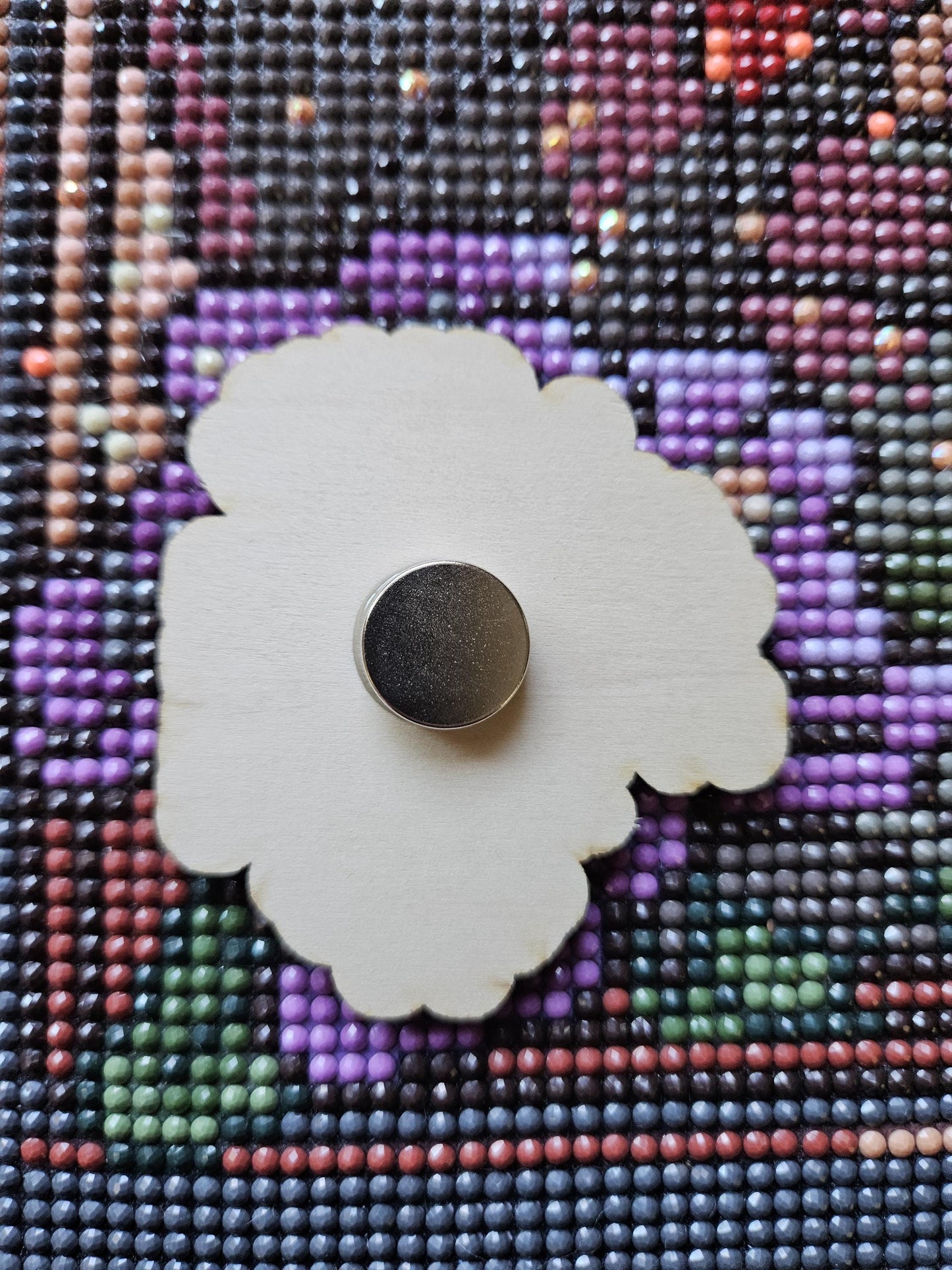 Drills & Chills 2025 Ghost Holding Roses Needle / Cover Minder